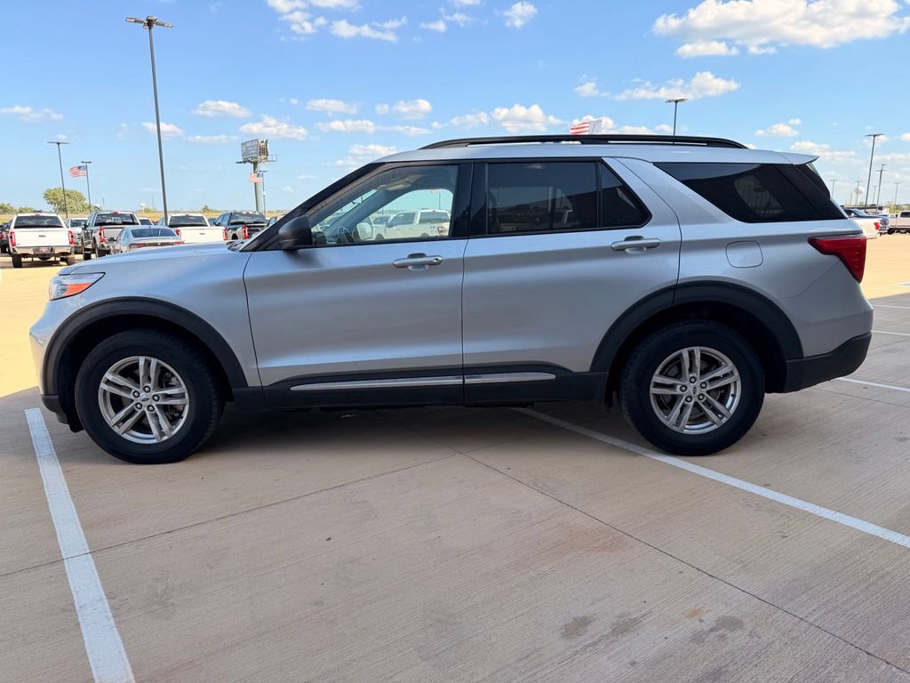Used 2022 Ford Explorer XLT w/ Equipment Group 202A AWD/4WD image 7