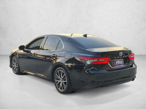 Used 2024 Toyota Camry XLE FWD image 7