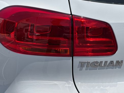 Used 2017 Volkswagen Tiguan S FWD image 32