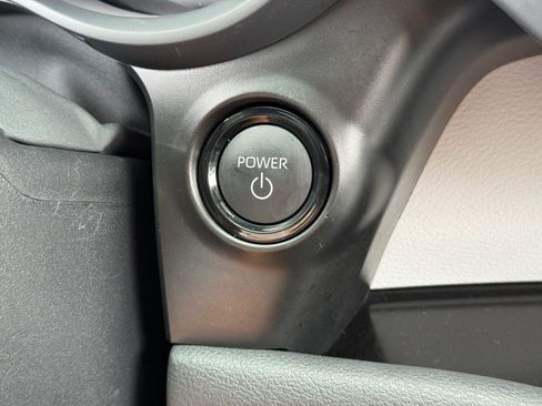 Used 2026 Toyota Sienna XLE FWD image 23