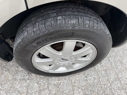 Used 2005 Ford Freestyle SE FWD image 10