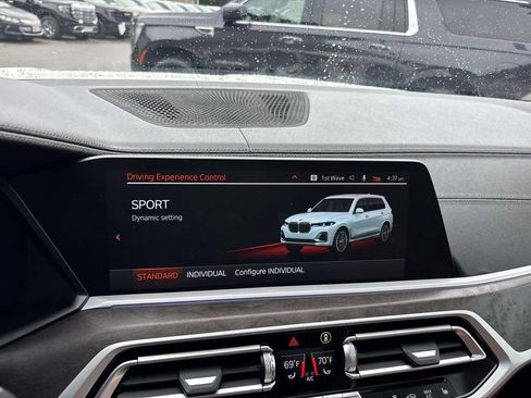 Used 2022 BMW X7 xDrive40i AWD/4WD image 27