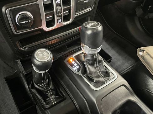 Used 2018 Jeep Wrangler Unlimited Sahara w/ LED Lighting Group image 28