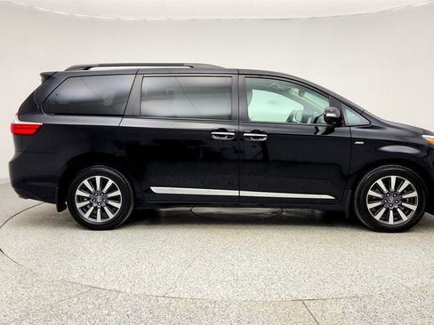 Used 2020 Toyota Sienna Limited Premium image 4