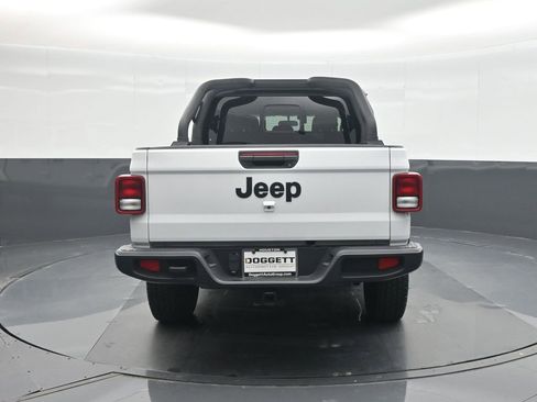 Used 2023 Jeep Gladiator Sport AWD/4WD image 17