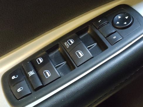 Used 2020 Dodge Journey SE w/ Blacktop Package image 27