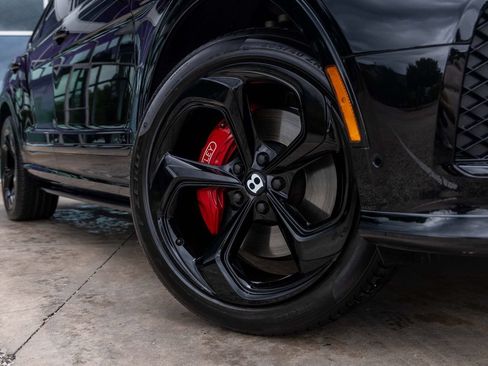 Certified 2024 Bentley Bentayga AWD/4WD image 8