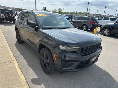 Used 2023 Jeep Grand Cherokee Altitude image 23
