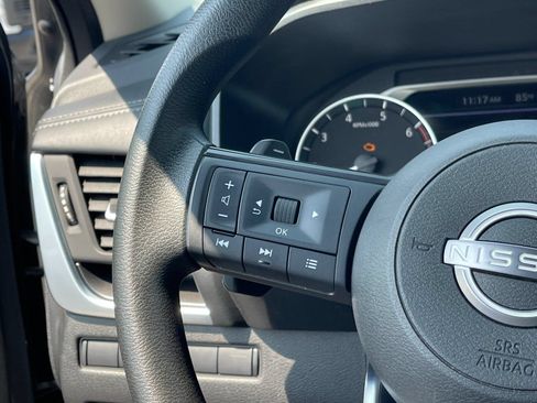 Used 2024 Nissan Rogue SV FWD image 26