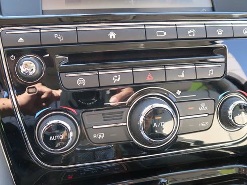 Used 2017 Jaguar XJ R-Sport image 35