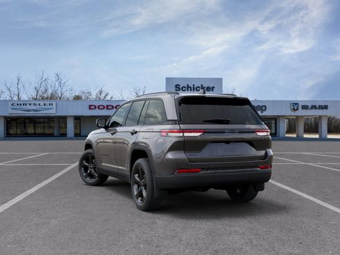 New 2025 Jeep Grand Cherokee Altitude w/ MOPAR Finishing Package image 23