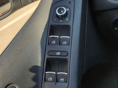 Used 2014 Volkswagen Tiguan SE FWD image 10
