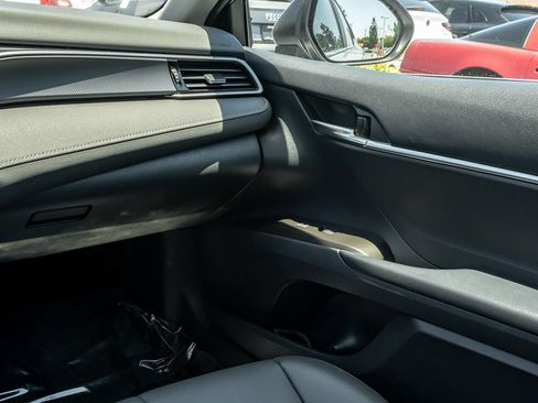 Used 2022 Toyota Camry SE w/ Convenience Package FWD image 17