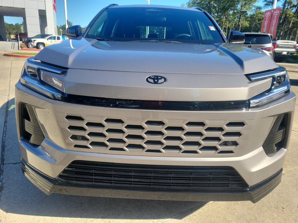 Used 2026 Toyota RAV4 SE w/ Convenience Package FWD image 4