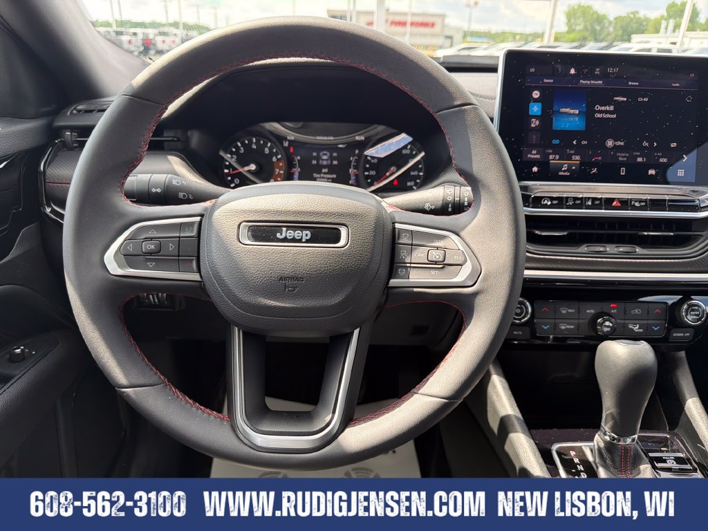 Used 2025 Jeep Compass Trailhawk AWD/4WD image 14