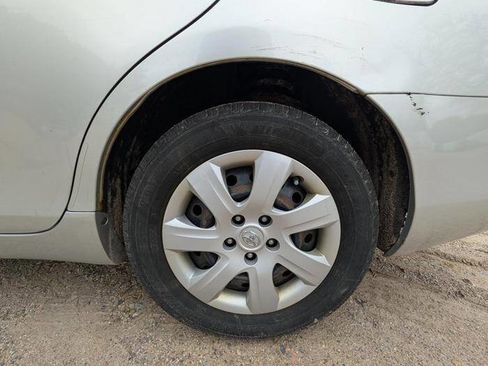 Used 2010 Toyota Camry LE FWD image 14
