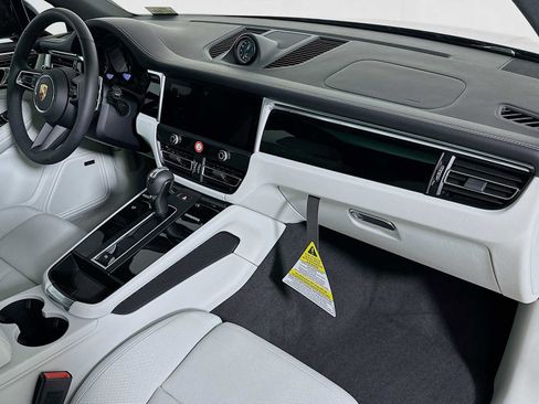 New 2026 Porsche Macan image 31