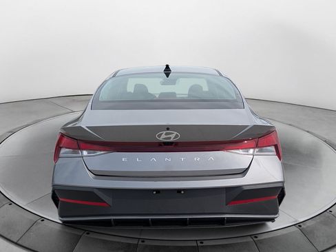 Used 2024 Hyundai Elantra SEL FWD image 4