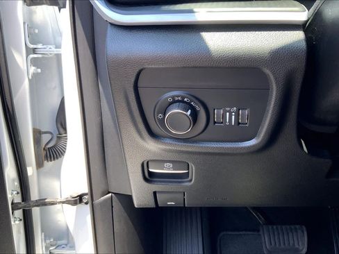 Used 2025 Jeep Grand Cherokee L Laredo w/ Luxury Tech Group I RWD image 36