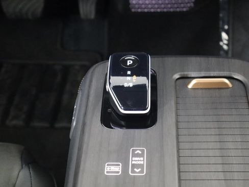 Used 2024 Nissan Ariya AWD image 28