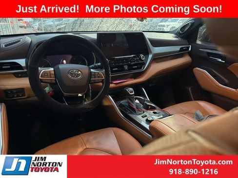 Used 2021 Toyota Highlander Platinum image 8