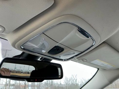 Used 2015 Jeep Cherokee Latitude w/ Comfort/Convenience Group image 30