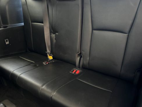 Used 2023 Toyota Highlander XLE AWD/4WD image 18