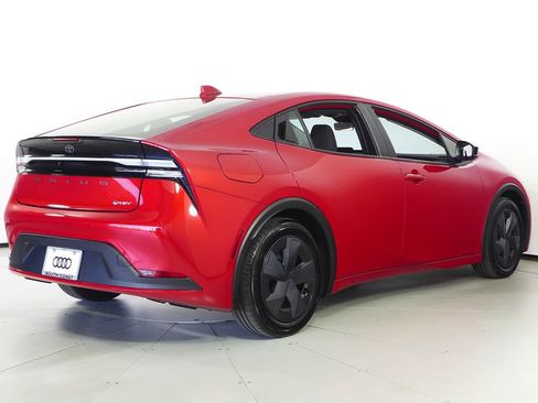 Used 2025 Toyota Prius Plug-In Hybrid image 7