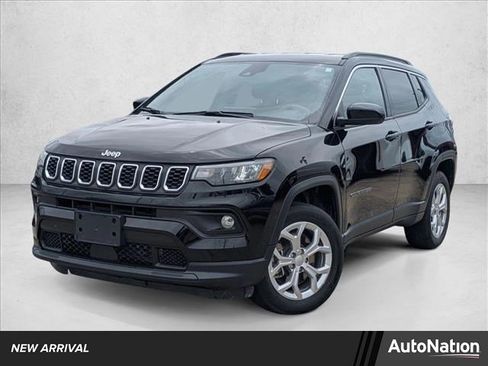 Used 2024 Jeep Compass Latitude AWD/4WD image 1