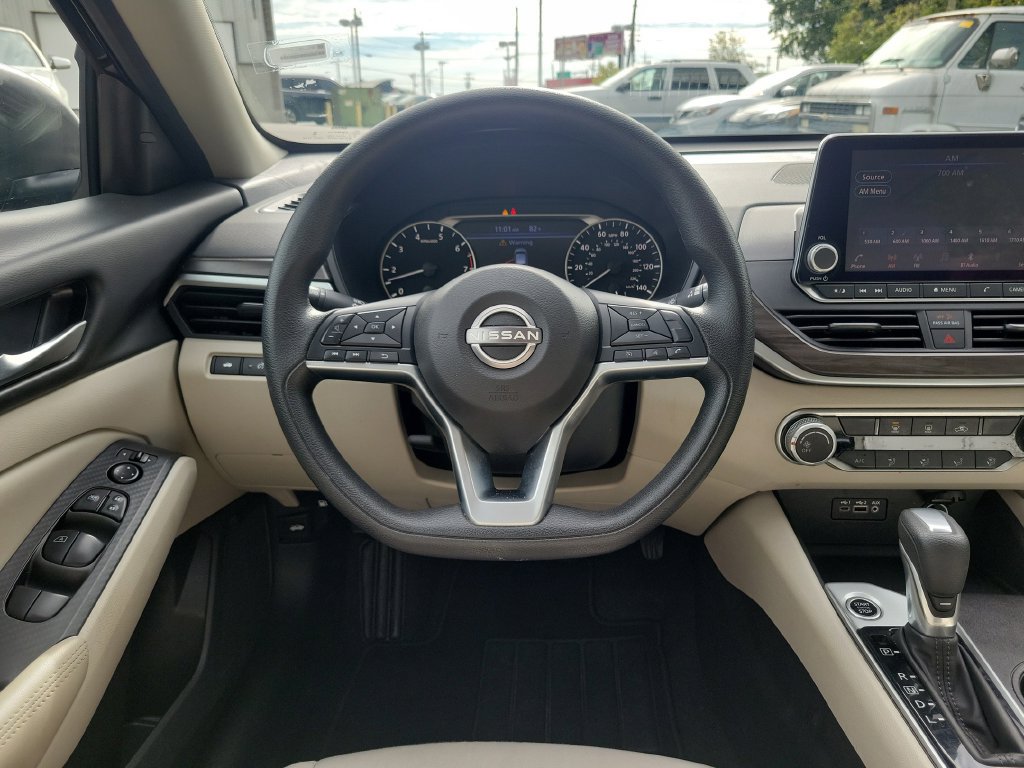 Used 2025 Nissan Altima 2.5 SV FWD image 14