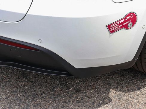 Used 2022 Tesla Model Y Long Range AWD/4WD image 12
