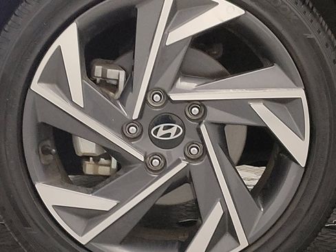 Used 2025 Hyundai Elantra SEL FWD image 31