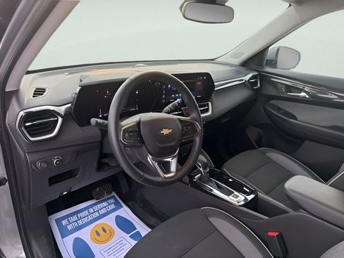 Used 2025 Chevrolet TrailBlazer LT w/ Convenience Package image 19