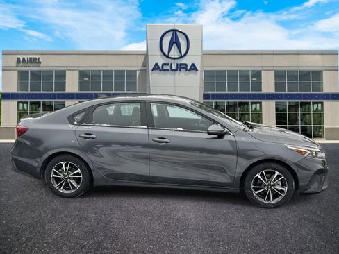 Used 2023 Kia Forte LXS w/ LXS Technology Package image 6