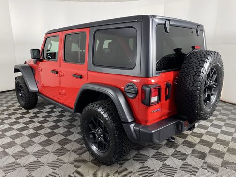 Used 2025 Jeep Wrangler Willys image 7