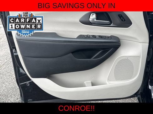 Used 2024 Chrysler Pacifica Touring-L FWD image 10