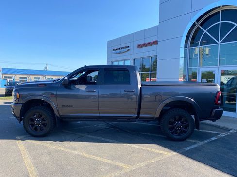 Used 2022 RAM 2500 Limited w/ Night Edition AWD/4WD image 2