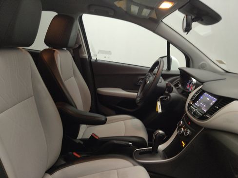 Used 2021 Chevrolet Trax LT FWD image 21
