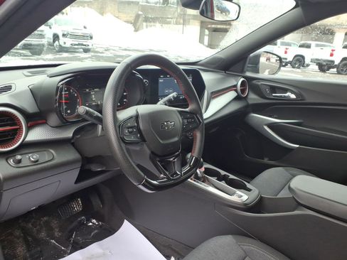 Used 2025 Chevrolet Trax RS w/ Sunroof Package image 10