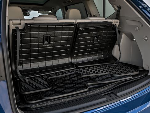 Used 2025 Volkswagen Atlas SEL Premium R-Line image 17