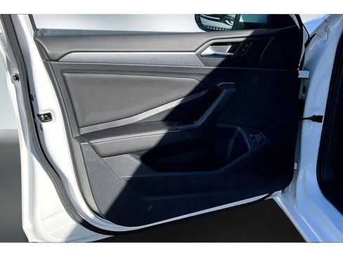 Used 2023 Volkswagen Jetta SE image 19