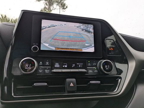 Used 2023 Toyota Highlander L image 23