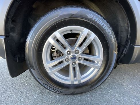 Used 2022 Ford Explorer XLT w/ Equipment Group 202A image 25