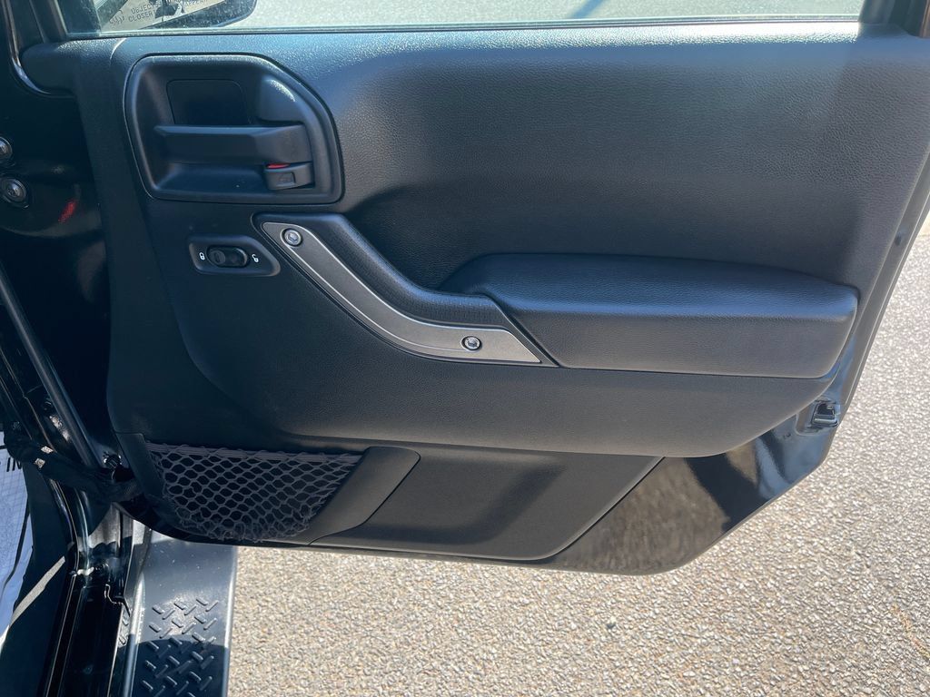 Used 2018 Jeep Wrangler Unlimited Sport S AWD/4WD image 19