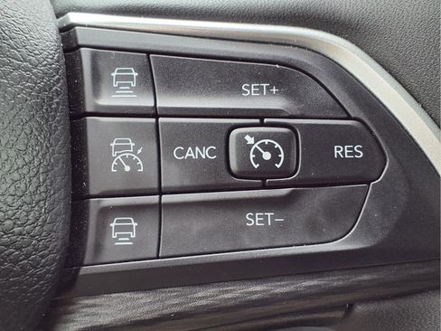 Used 2024 Jeep Grand Cherokee L Laredo image 23