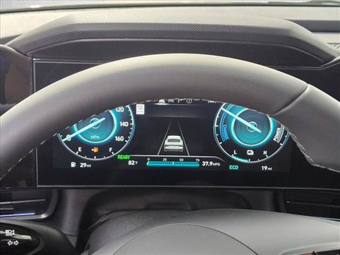 Used 2025 Hyundai Elantra SEL FWD image 15