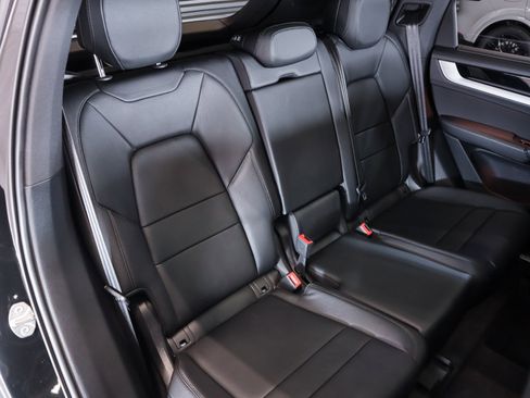 Certified 2025 Porsche Cayenne image 6