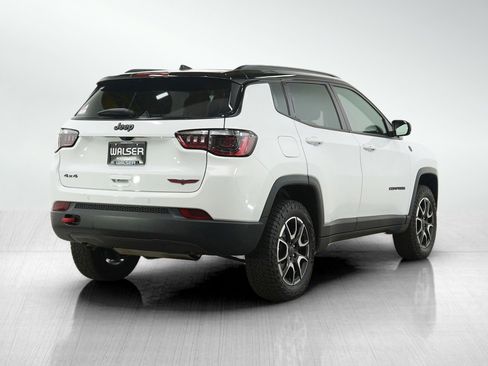 Used 2025 Jeep Compass Trailhawk AWD/4WD image 6