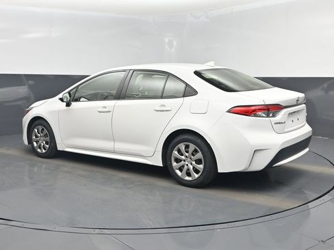 Used 2020 Toyota Corolla LE image 4