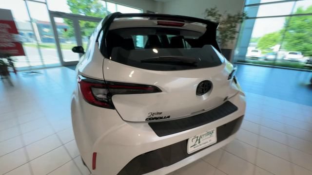 Used 2025 Toyota Corolla SE FWD image 3